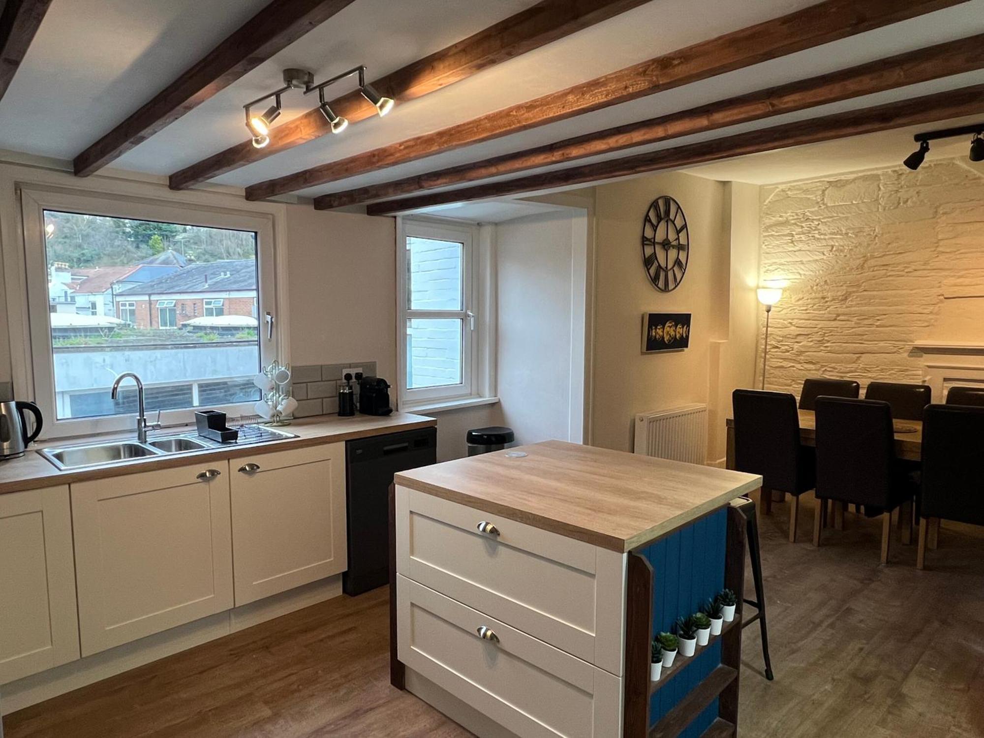 A Spacious 2 Bed Flat In Kingsbridge Town Экстерьер фото